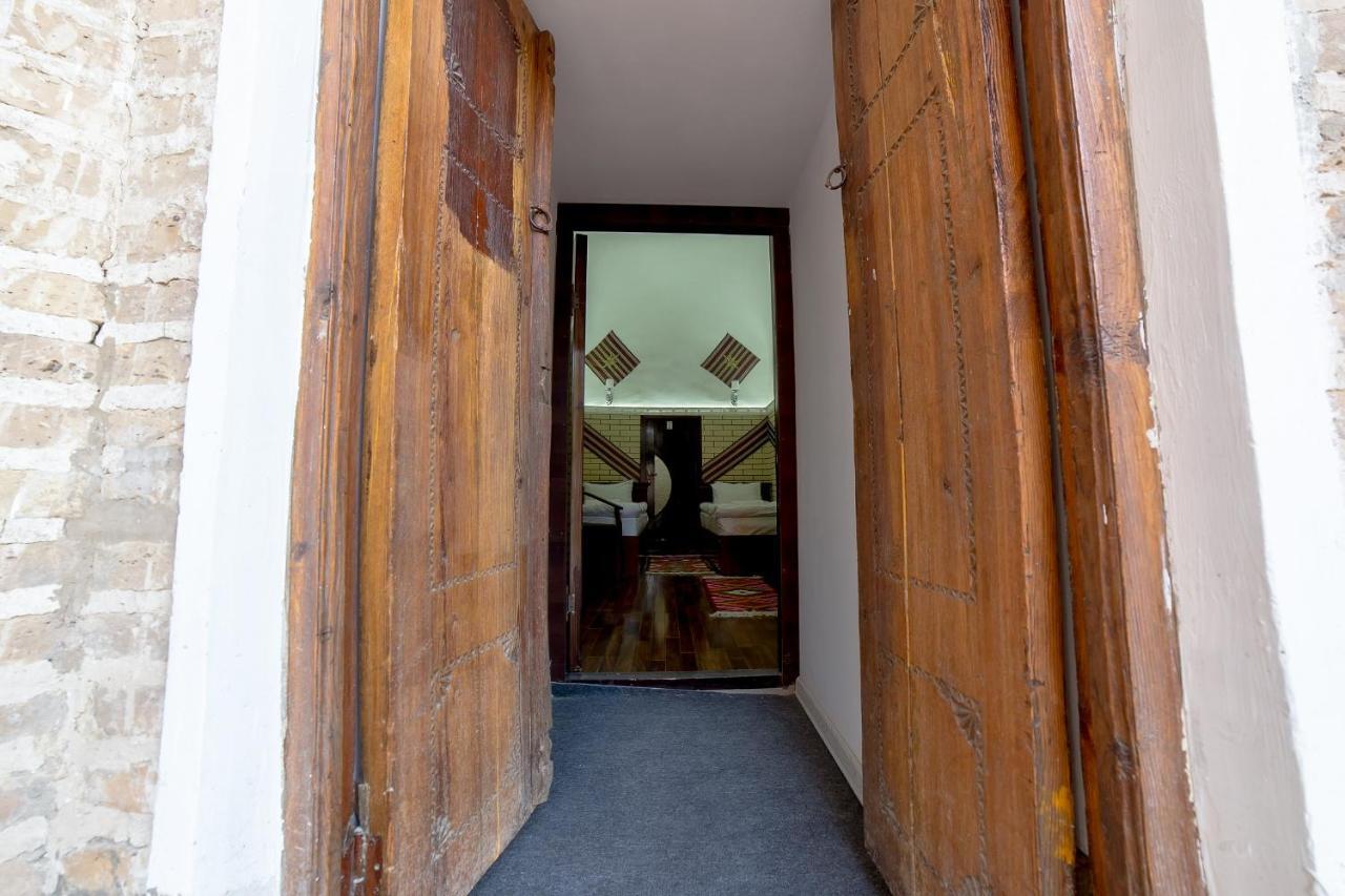 Feruzkhan Hotel Madrasah Khiva Bagian luar foto